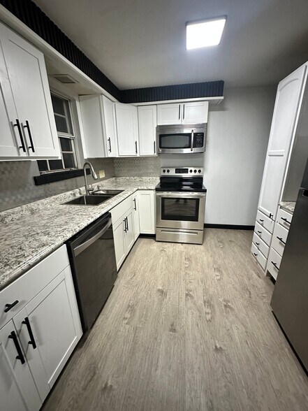 Building Photo - 1752 Woodlawn Ave NW