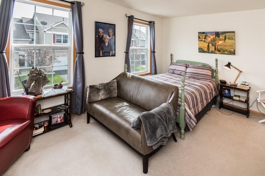 Large second bedroom. - 1102 Bergmann Dr