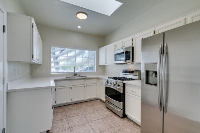 Building Photo - Charming 3-Bedroom Single-Story Home in Elkhorn!
