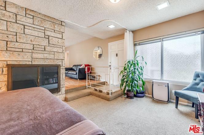 Den - 1225 N Hollywood Way