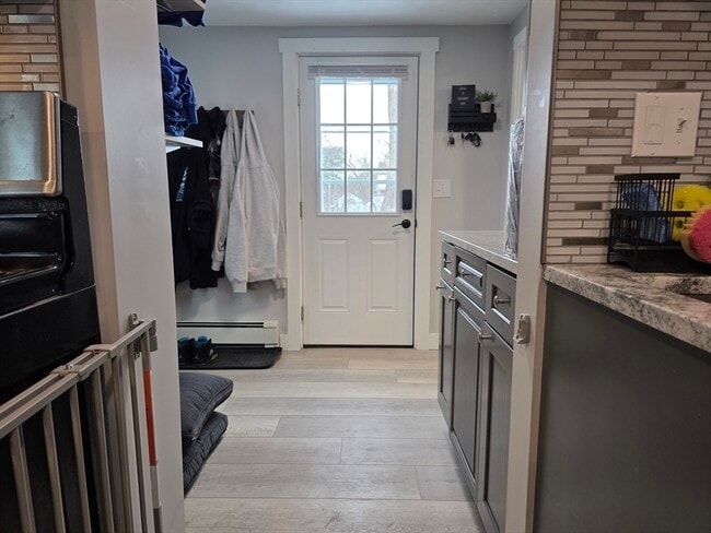 Building Photo - 1081 Main St