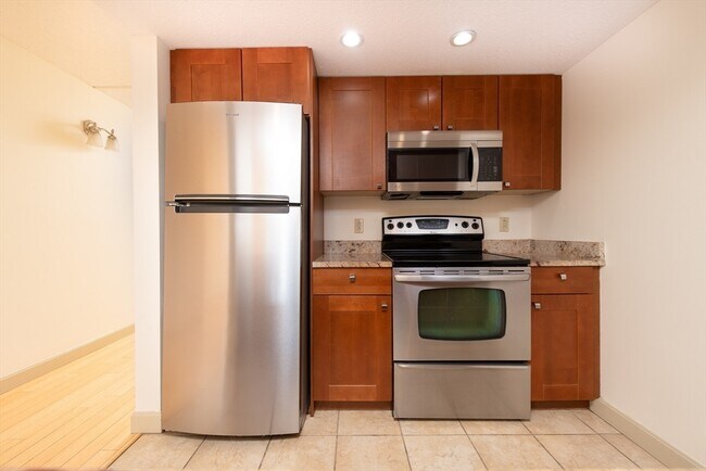 Building Photo - 108 Peterborough St