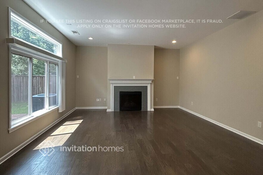 Building Photo - 2424 Steinbeck Ln