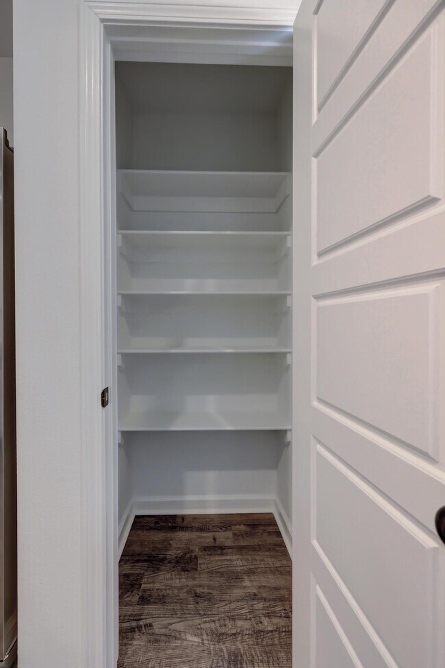 Building Photo - 707 Short Leaf Ln