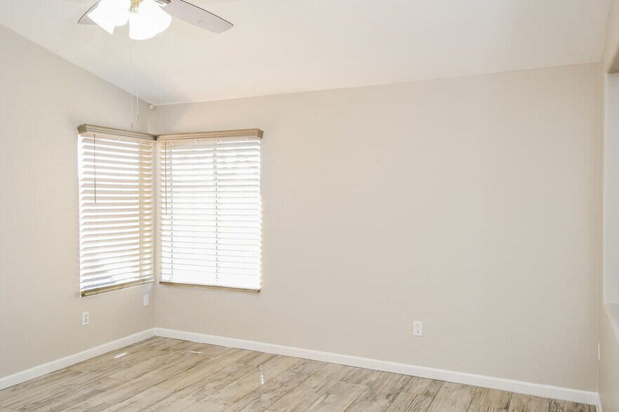 Building Photo - 2717 S Ananea