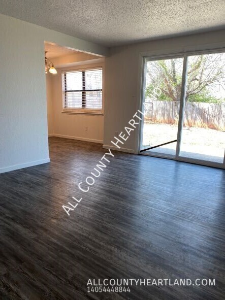 Building Photo - 1809 SE 12th St