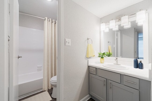 Building Photo - Move-In Special: 2 Bed with Up to $750 Off...