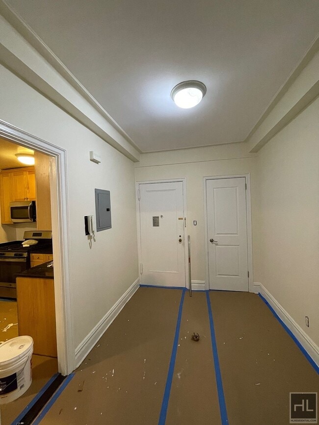 Building Photo - 147 W 79th St