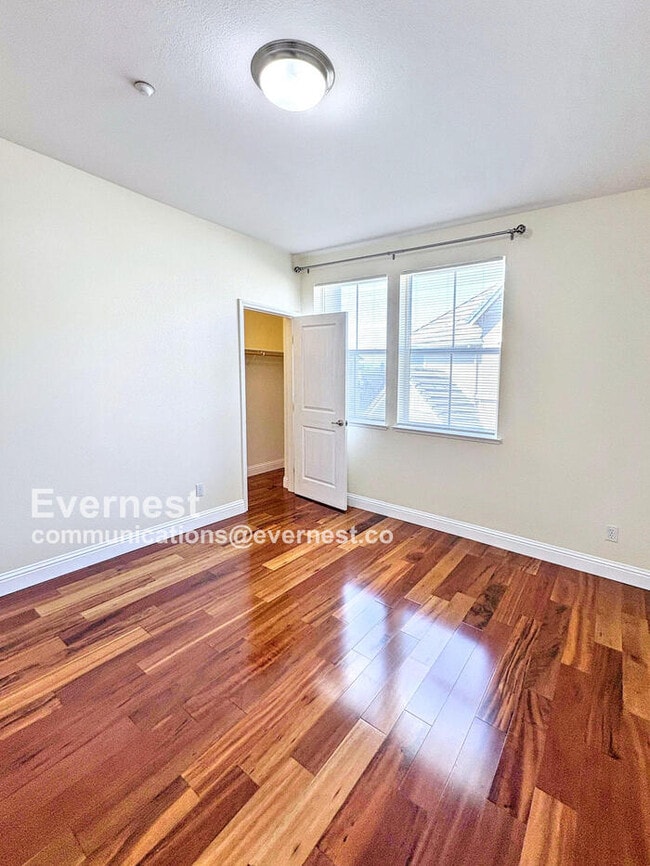 Building Photo - 1079 Westbury Dr