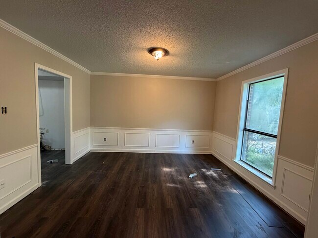 Building Photo - 2175 Burlingate Dr