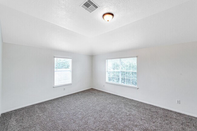 Building Photo - 19807 Byron Meadows Dr