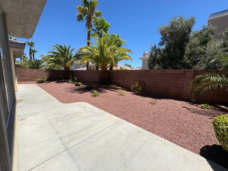 Building Photo - 712 Pinnacle Heights Ln