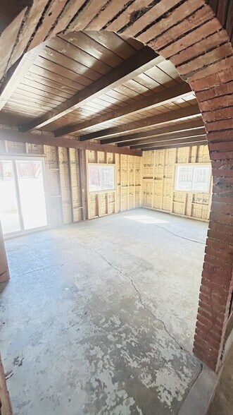 Building Photo - 2811 E 11th St