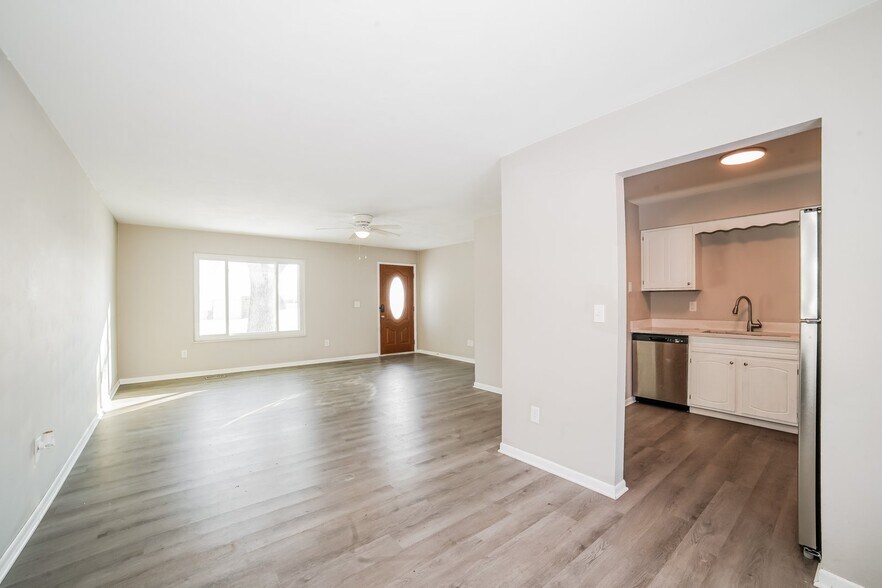 Building Photo - 3703 N Molleck Dr