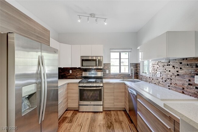 Building Photo - 75 N Valle Verde Dr