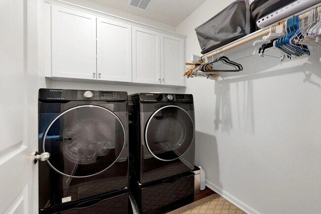 Building Photo - Eco-Friendly 3BR Home in Palmdale