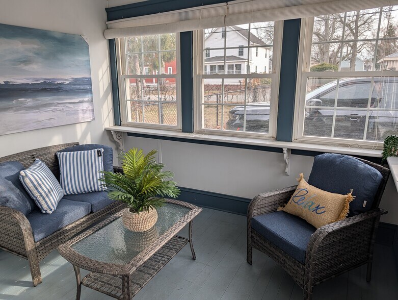 Building Photo - 178 Manning St