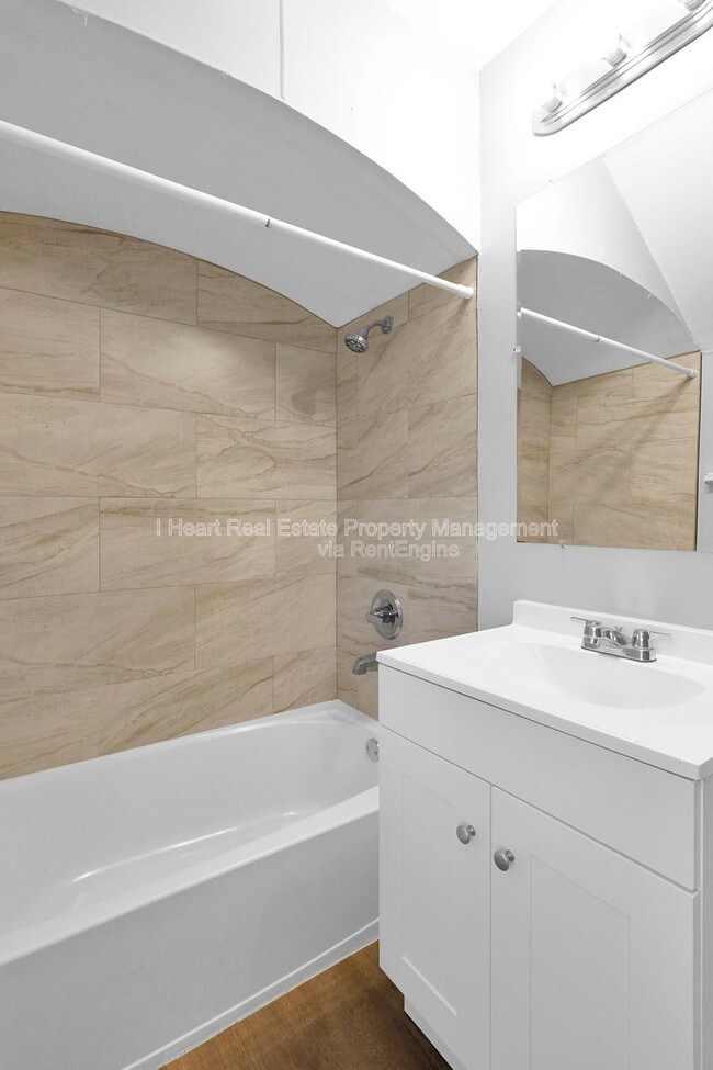 Building Photo - 973 Kelton Ave