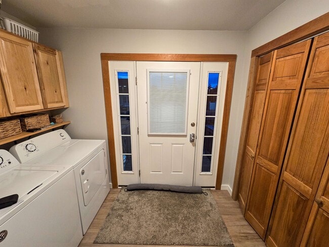 Building Photo - 145 Knight Ln