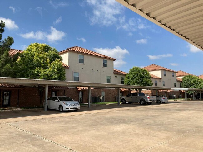 Building Photo - 2106 Main St