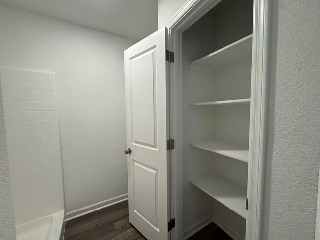 Building Photo - Laughlin Ranch New 3 Bed, 2 Bath close to Water, on Parkway