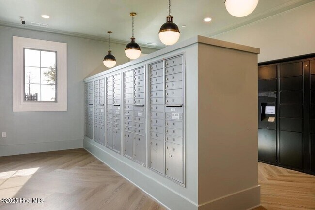 Building Photo - 4568 Tides Wy