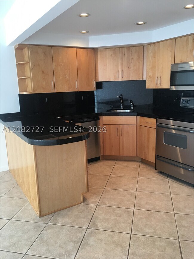 Building Photo - 1408 Brickell Bay Dr