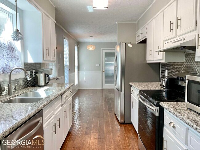 Building Photo - 3465 Madison St