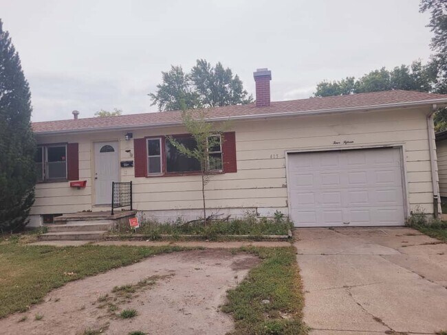 Primary Photo - 415 E 12th St