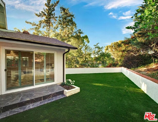 Building Photo - 4732 Del Moreno Dr
