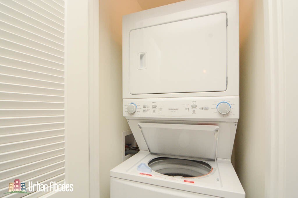 Building Photo - 1139 Maple Ave