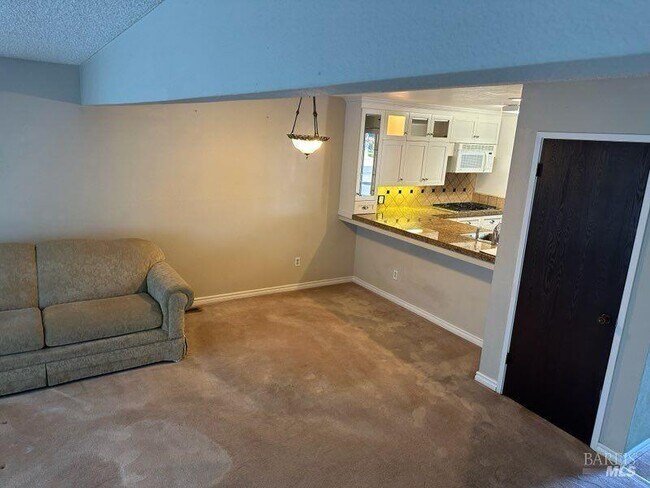 Building Photo - 5053 Country Club Dr