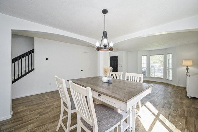 Building Photo - 2534 Halstead Dr