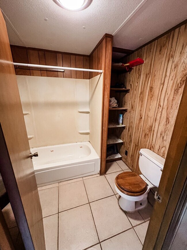 Building Photo - Beautiful 3BR/1BA in the country