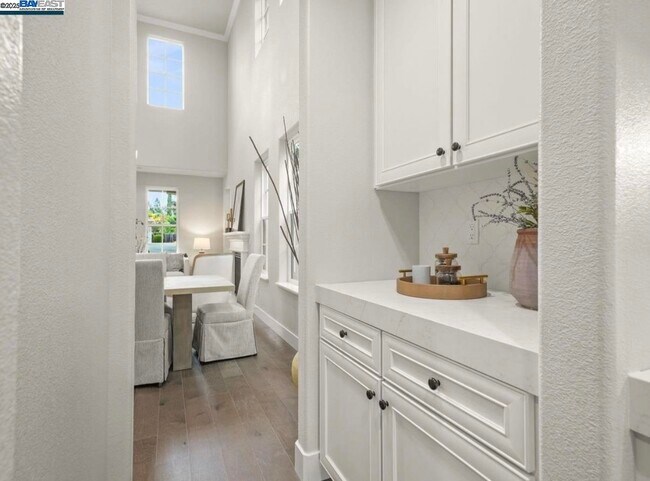 Building Photo - 1588 Alamo Way