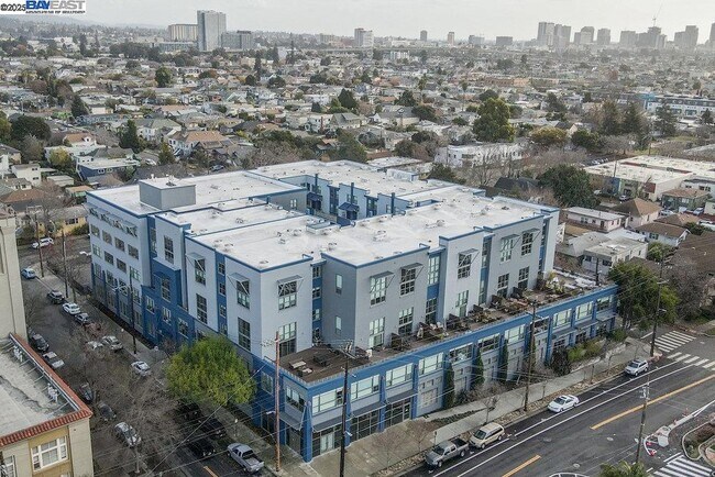 Building Photo - 1001 46th St