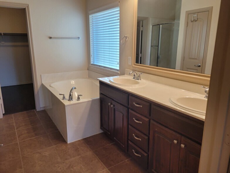 Building Photo - 5833 Tuleys Creek Dr