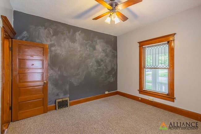 Building Photo - 800 Osage St