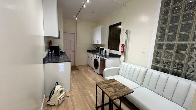 Building Photo - 380 Third Ave