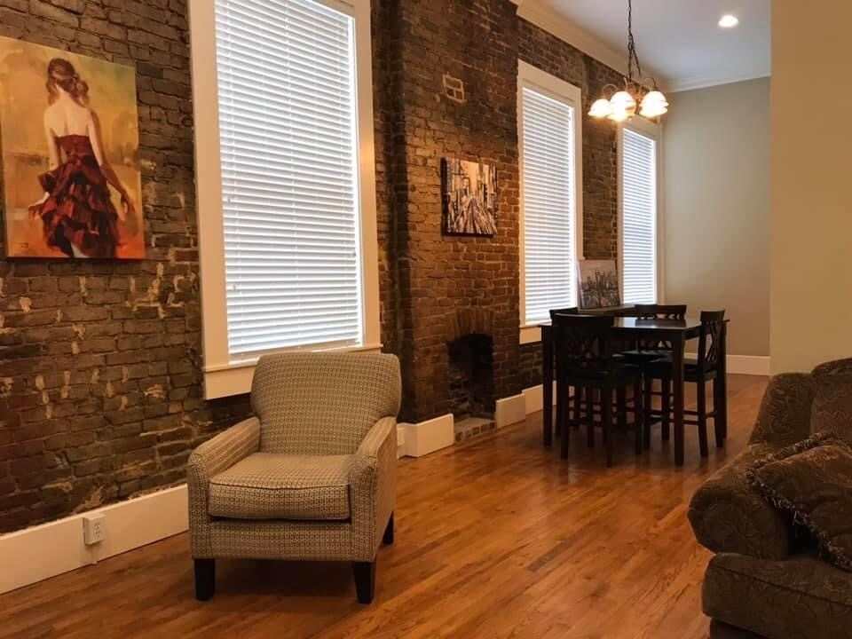 Den & Dinning - 1512 Walnut St