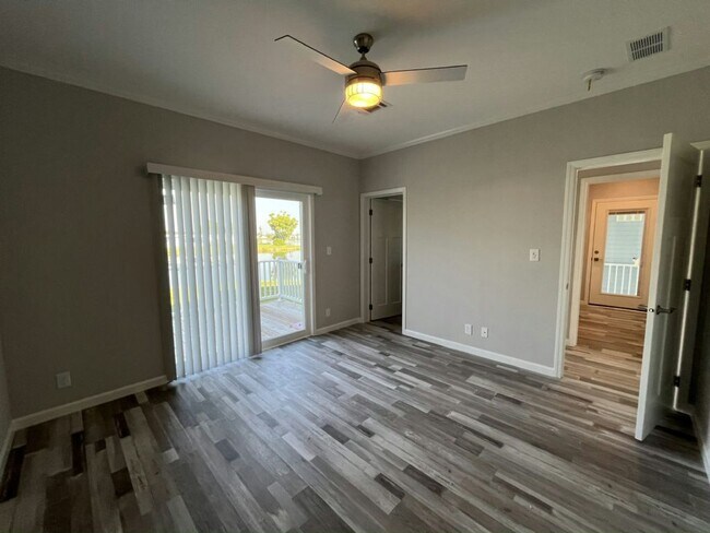 Building Photo - 813 Avanti Way Blvd