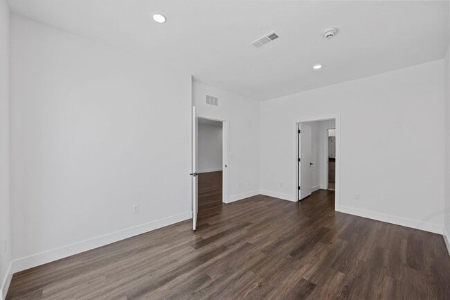 Building Photo - 4315 S Congress Ave
