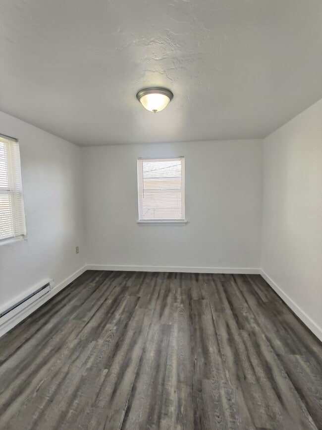 Building Photo - Cute and Cozy Updated Duplex in Kennewick ...