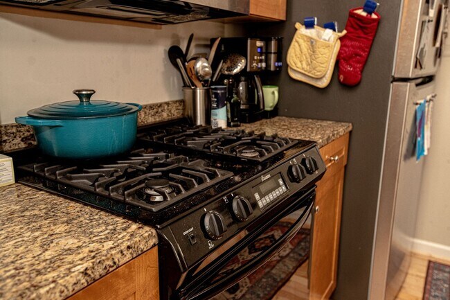 Building Photo - Charming 2BR Condo in Logan Circle