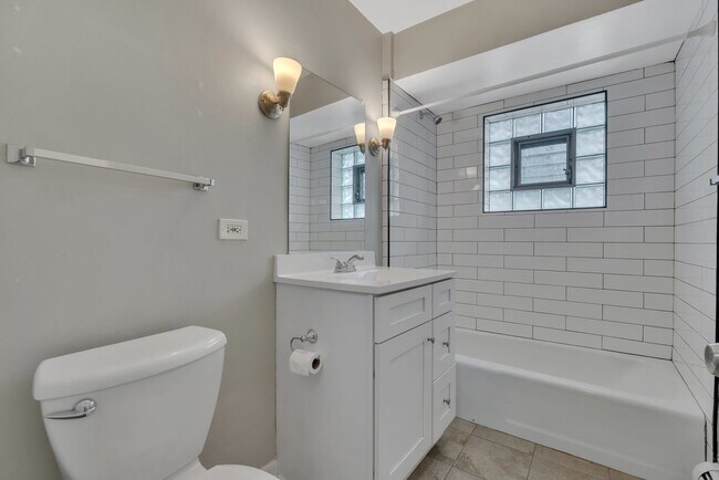 Building Photo - 38 S Waiola Ave