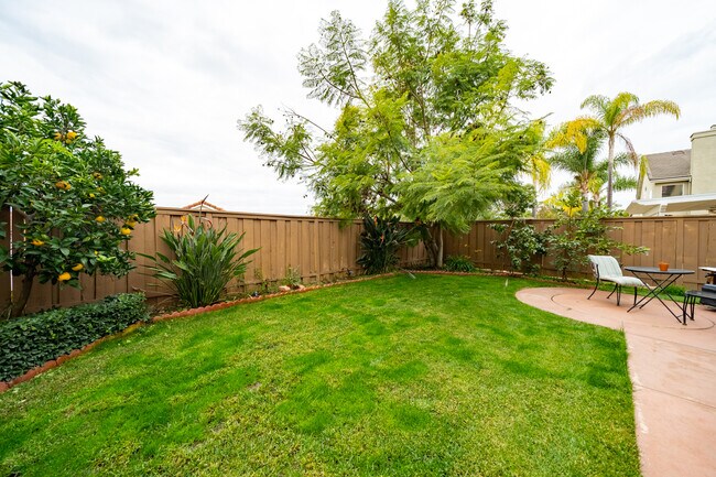 Building Photo - 6655 Hollycrest Ct