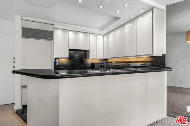 Building Photo - 620 The Village