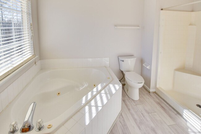 Building Photo - 2112 Seastone Trce