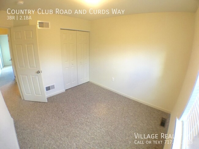 Building Photo - Available mid-January! Spacious 3 bed, 2.5...