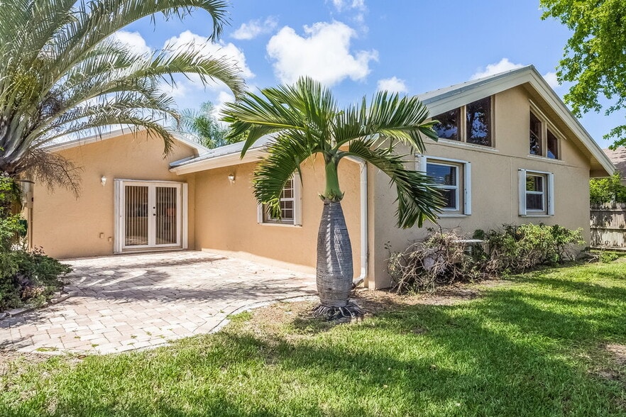 Building Photo - 6376 Amberwoods Dr